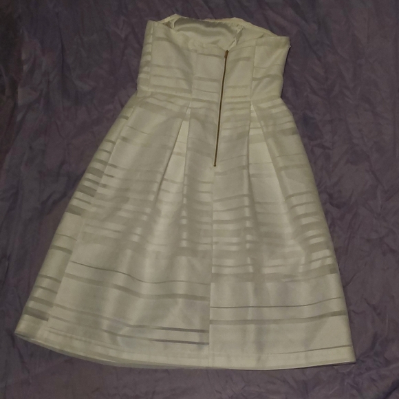 WHITE STRAPLESS DRESS - Picture 2 of 3